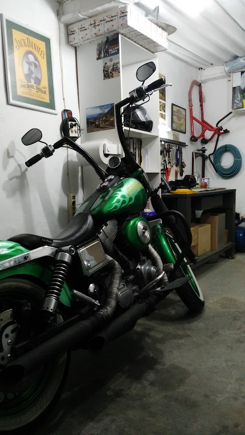 Dyna 2000 vista trasera en el garaje
